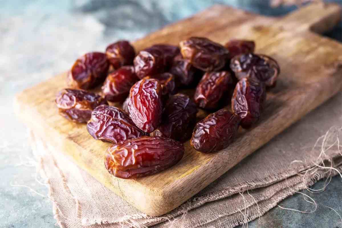 Health Benefits Of Dates Consume 2 dates before sleeping at night, you will get these 8 benefits