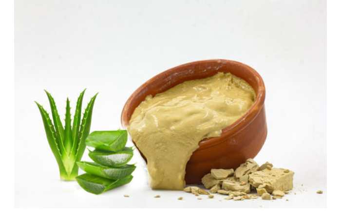 multani mitti and aloe vera pack
